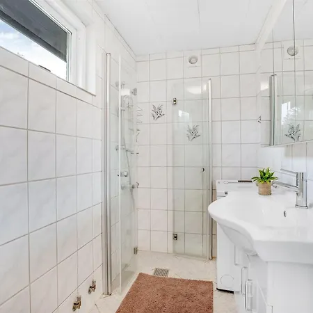 Ginie - 600m From The Sea By Interhome