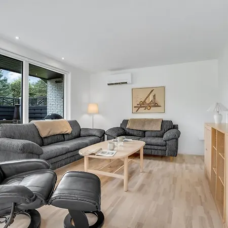 Ginie - 600m From The Sea By Interhome