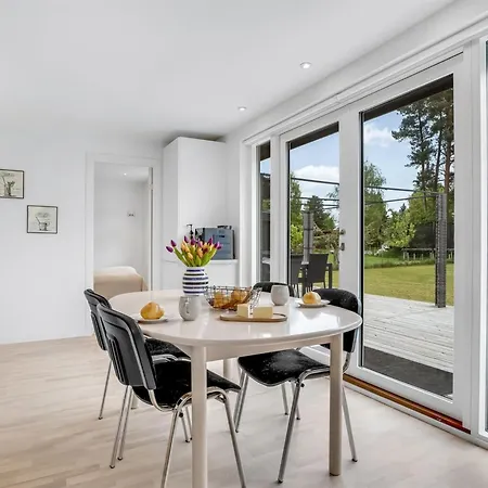 Ginie - 600m From The Sea By Interhome